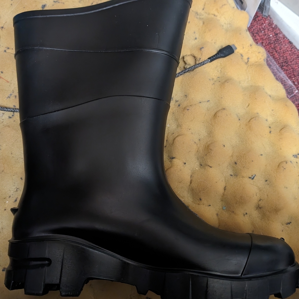 Black rainboots